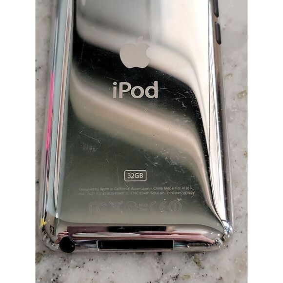 Apple iPod Touch Space White (32GB) USB MP3 Player PLAYER‎ ONLY! NO ACCESSORIES! - Picture 3 of 5